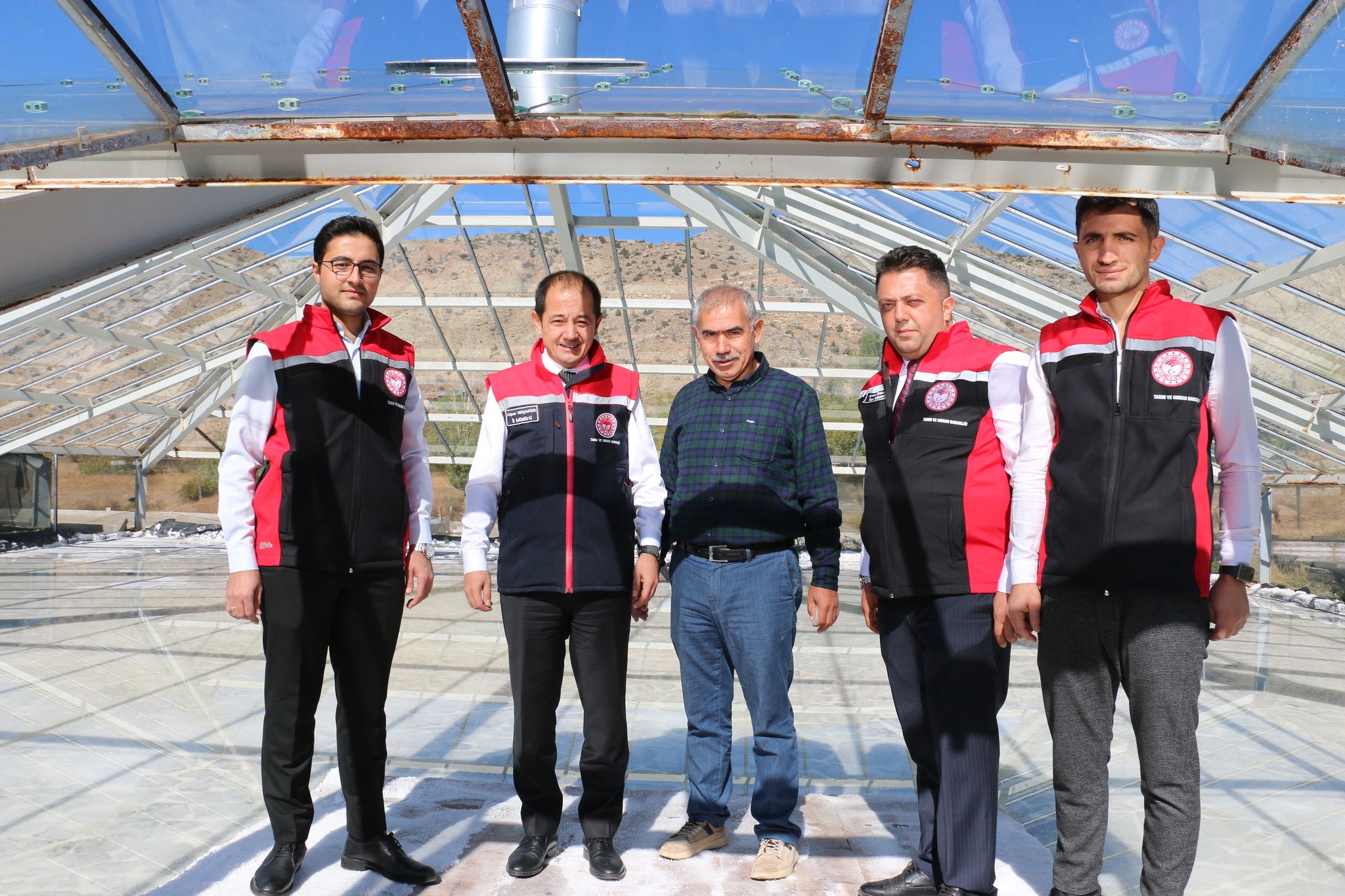 DÜNYADA İLK VE TEK OLAN SERALARDA YERİN ALTINDAN GELEN DOĞAL LEZZET