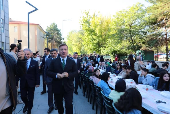 EBYÜ ÖĞRENCİLERİNE 847 KİŞİLİK İŞKUR GENÇLİK PROGRAMI KONTENJANI
