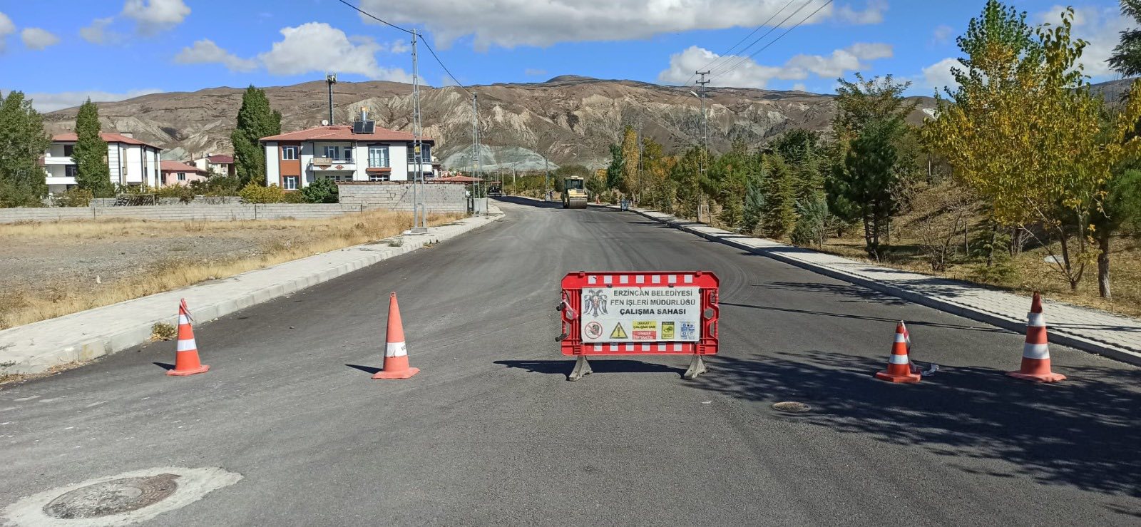 ERZİNCAN BELEDİYESİ ŞEHİR GENELİNDE YOL VE KALDIRIM ÇALIŞMALARINI SÜRDÜRÜYOR