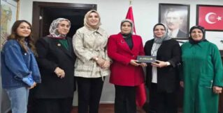 EV İŞÇİLERİNİN MÜCADELESİNE KADIN DAYANIŞMASI DESTEĞİ