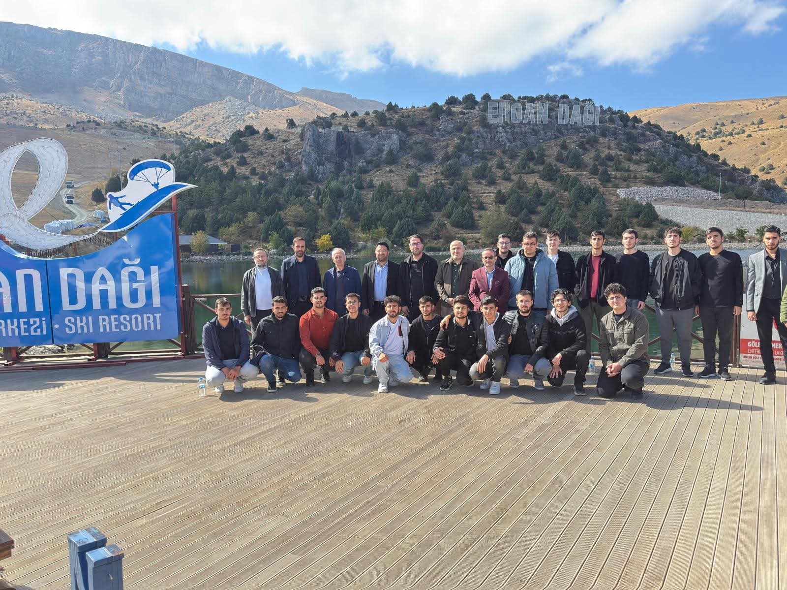 KYK ÖĞRENCİLERİNDEN ERGAN DAĞI’NDA KAHVALTI PROGRAMI