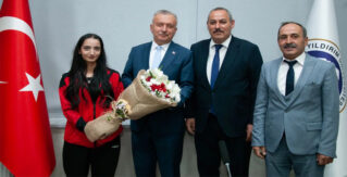REKTÖR LEVENT, BAŞARILI SPORCULARI MAKAMINDA KABUL ETTİ