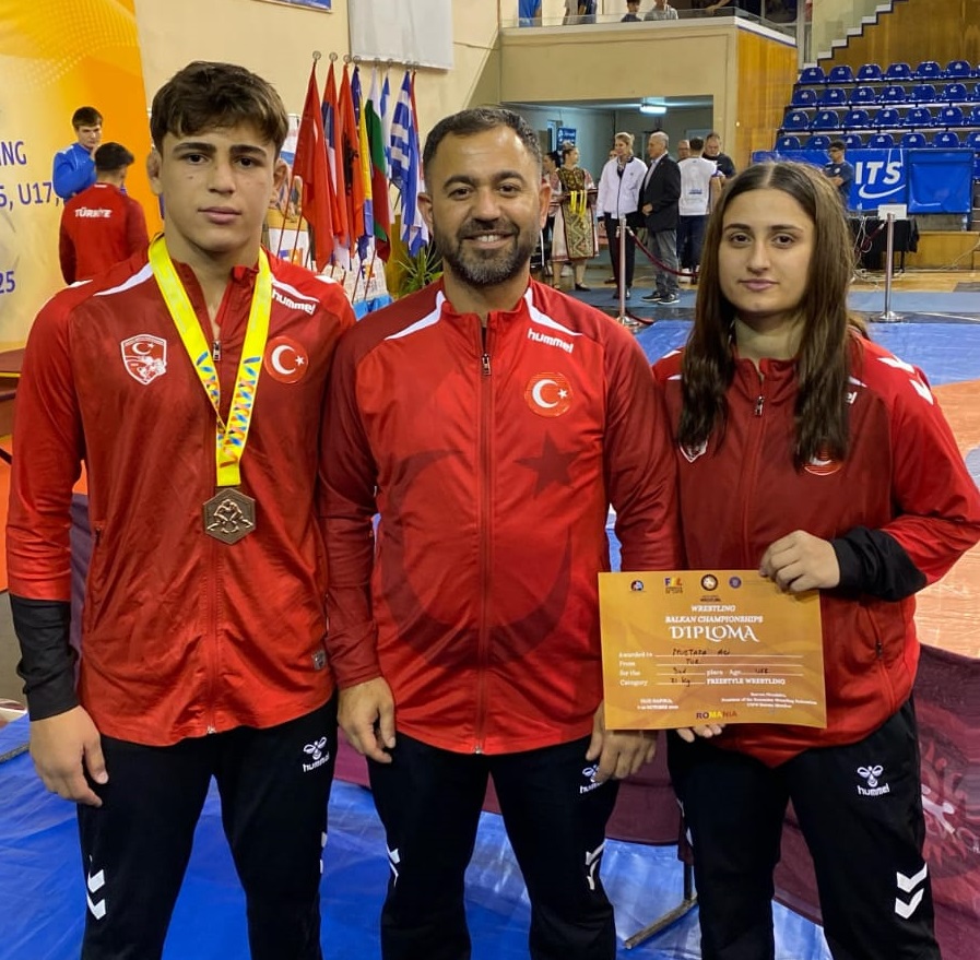 U17 BALKAN GÜREŞ ŞAMPİYONASI’NDA ERZİNCANLI SPORCULARDAN GURUR VERİCİ BAŞARI