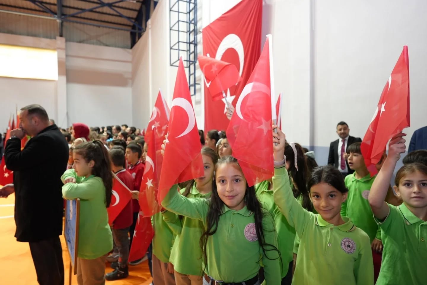 ÜZÜMLÜ’DE 29 EKİM CUMHURİYET BAYRAMI COŞKUSU