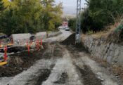 ÜZÜMLÜ’DE İÇME SUYU HATTI ARIZASI NEDENİYLE DAĞ YOLU TRAFİĞE KAPATILDI