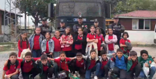 ÜZÜMLÜ’DE ÖĞRENCİLERDEN EMNİYET ZİYARETİ