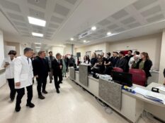 VALİ AYDOĞDU’DAN MENGÜCEK GAZİ EĞİTİM VE ARAŞTIRMA HASTANESİNE ZİYARET