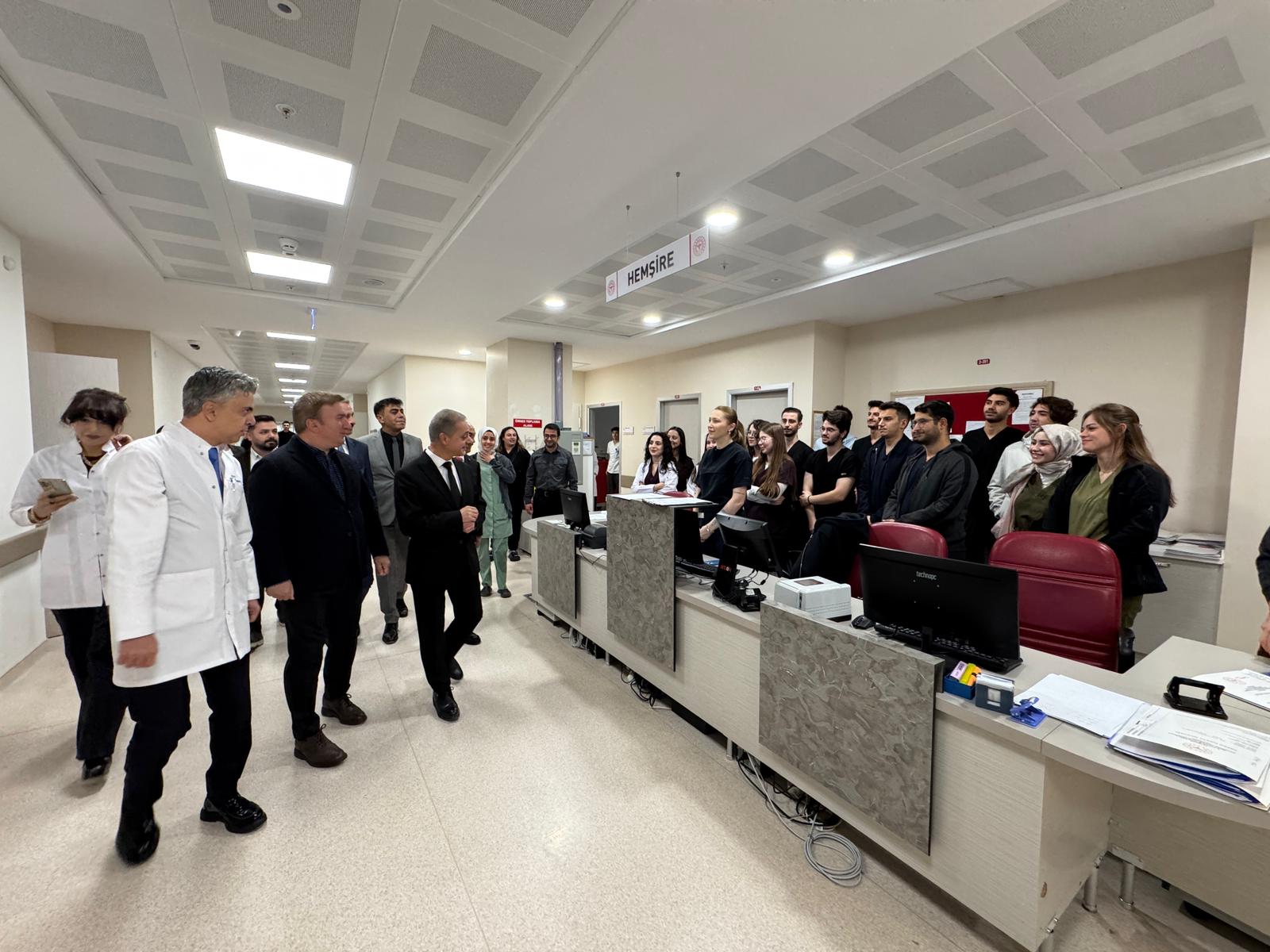 VALİ AYDOĞDU’DAN MENGÜCEK GAZİ EĞİTİM VE ARAŞTIRMA HASTANESİNE ZİYARET