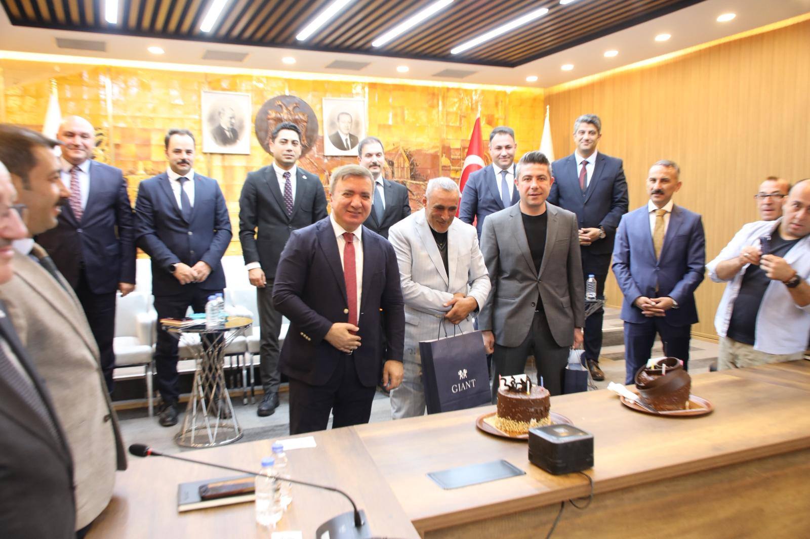 VALİ AYDOĞDU’DAN “BİZİM TUNCAY”A DOĞUM GÜNÜ KUTLAMASI