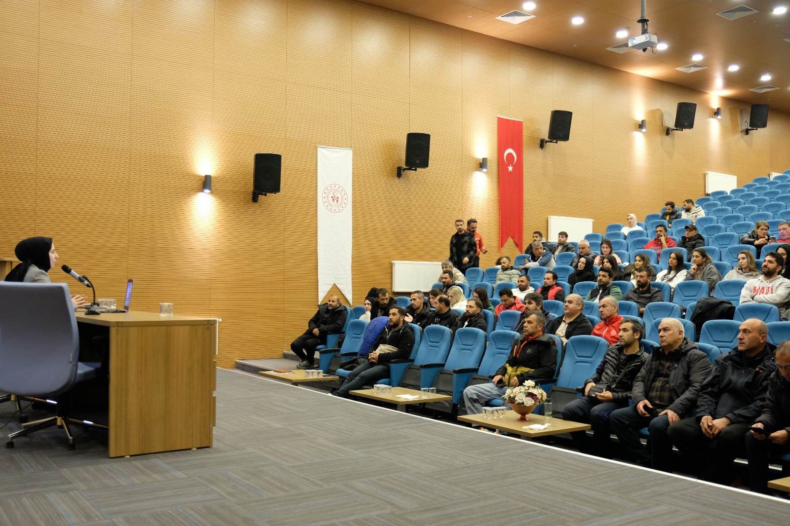 ANTRENÖRLERE “OTİZM SPEKTRUM BOZUKLUĞU SPOR VE DAVRANIŞ YÖNETİMİ EĞİTİMİ”