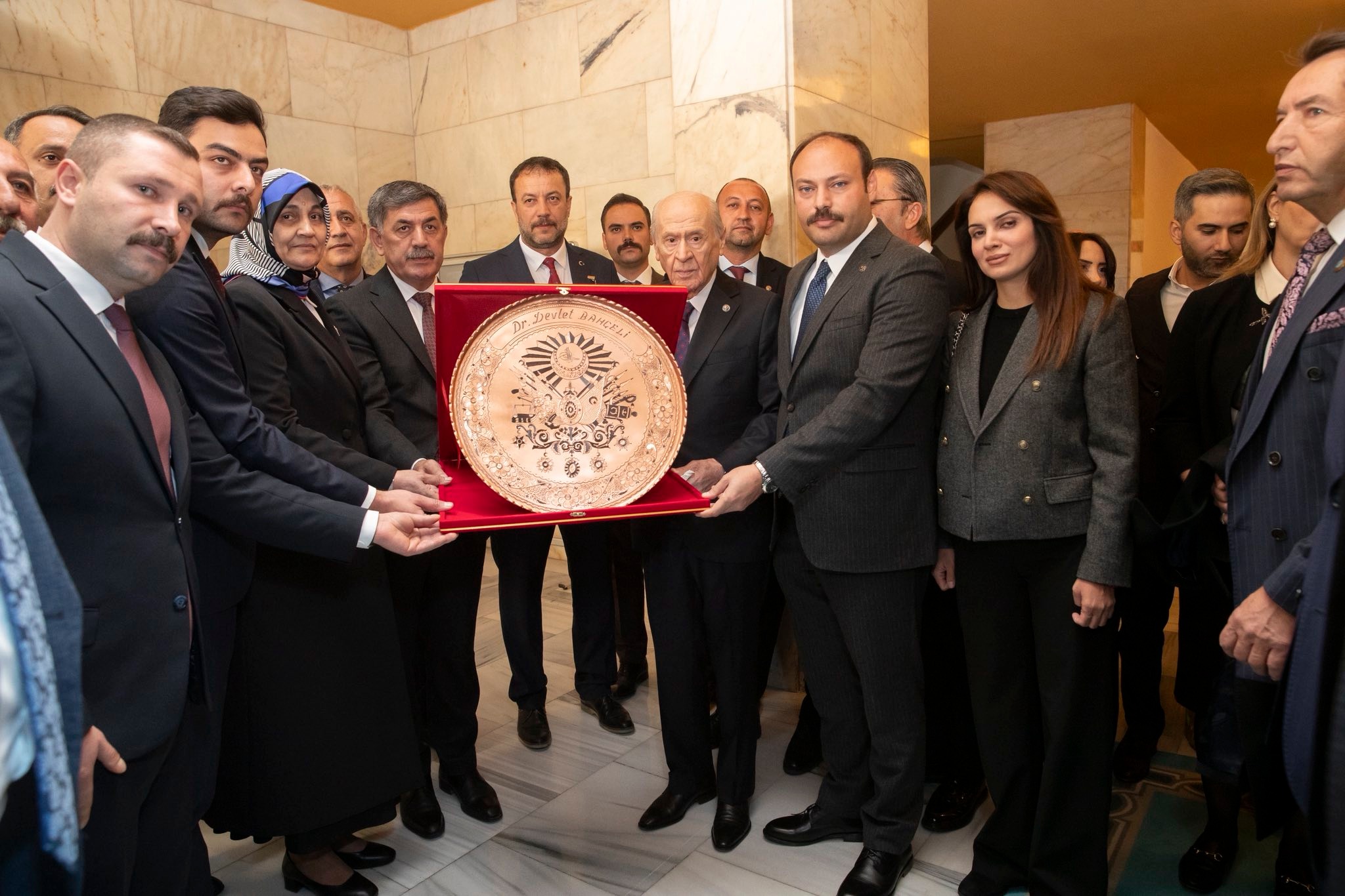 BAŞKAN AKSUN VE MHP TEŞKİLATINDAN GRUP TOPLANTISINA KATILIM