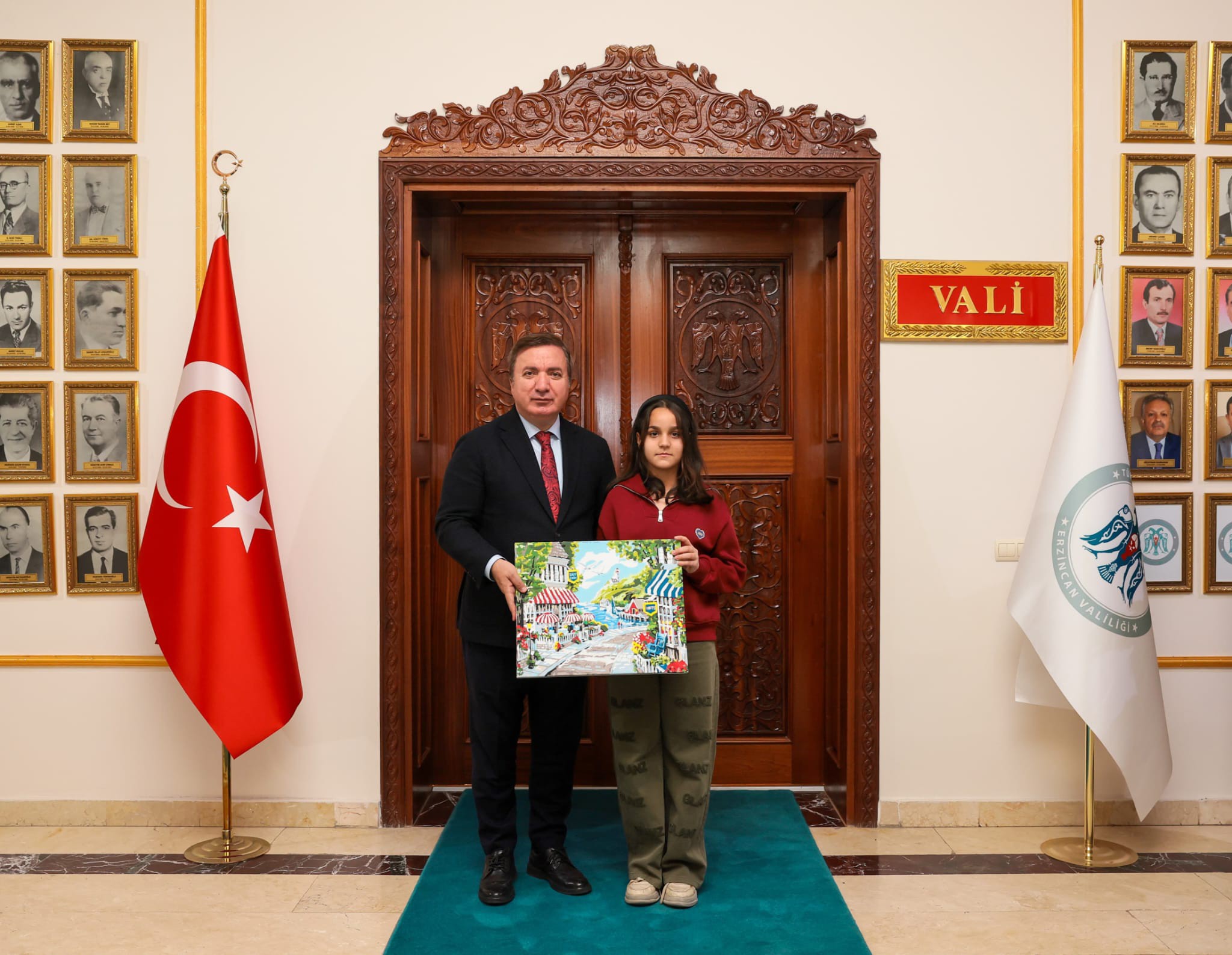 CUMHURİYET ORTAOKULU ÖĞRENCİSİ ECRİN SU GÜLÇATI’DAN VALİ AYDOĞDU’YA ANLAMLI ZİYARET