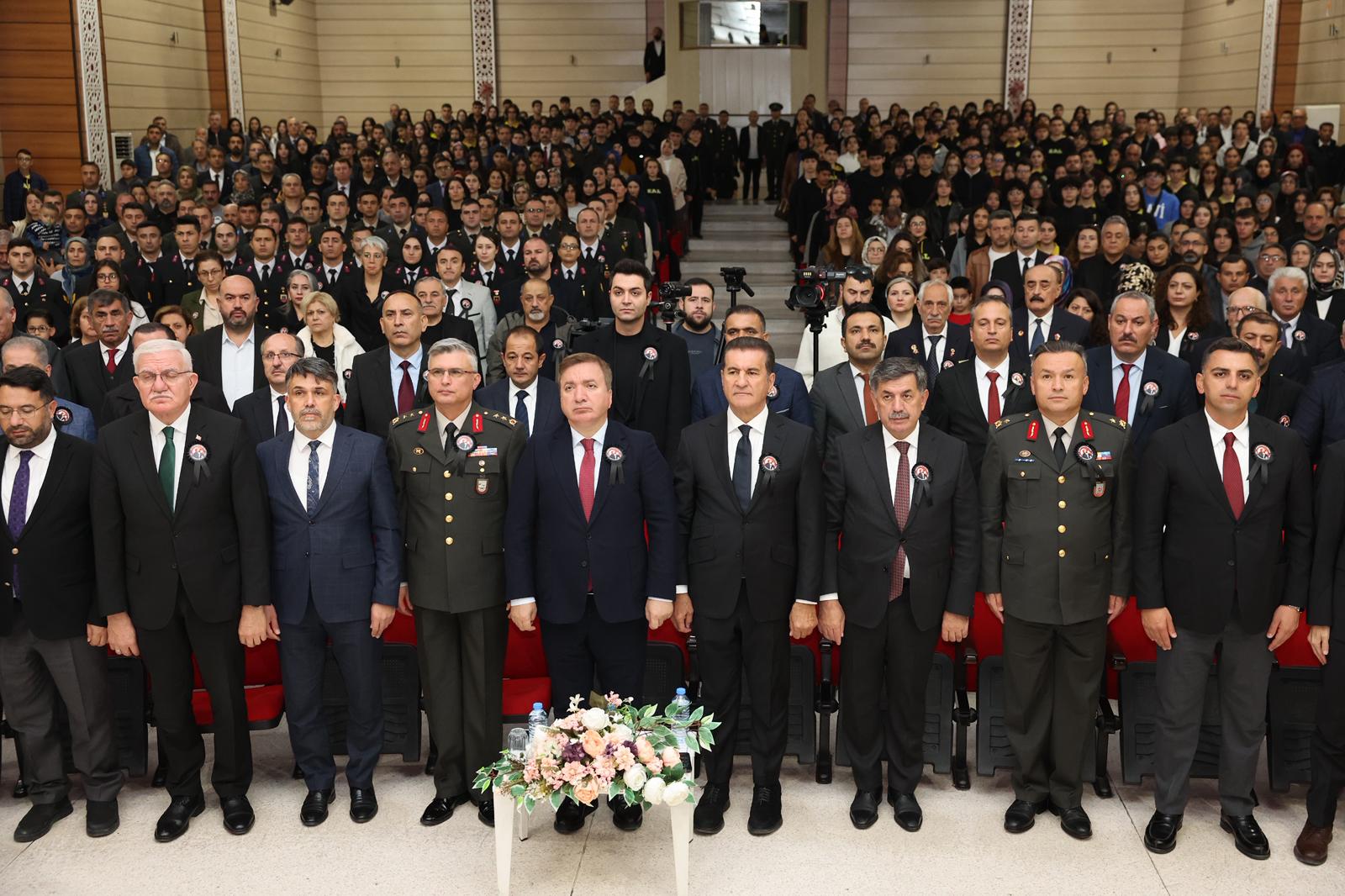 DİRİLİŞİN ADI MUSTAFA KEMAL” ORATORYOSU AYAKTA ALKIŞLANDI