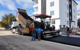 ERZİNCAN HOCABEY MAHALLESİ’NDE YOL VE KALDIRIM ÇALIŞMALARI SÜRÜYOR