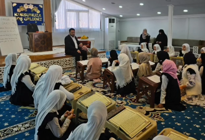 ERZİNCAN İL MÜFTÜSÜ FAKİRULLAHOĞLU’NDAN SÜMBÜL VALİDE KIZ KUR’AN KURSU’NA ZİYARET