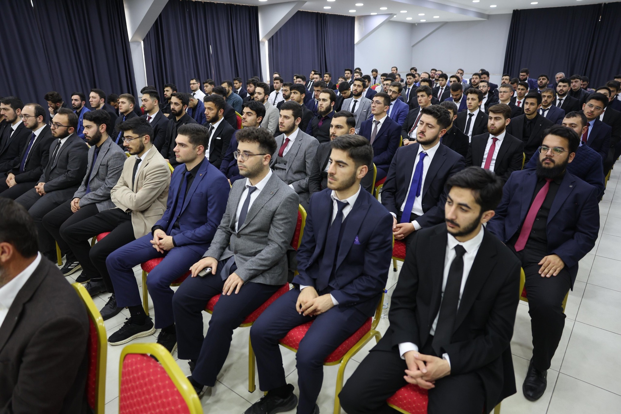 VALİ AYDOĞDU İMAM ADAYLARIYLA BİR ARAYA GELDİ