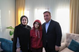 ERZİNCAN VALİSİ AYDOĞDU’DAN TEDAVİ GÖREN FATMA NUR’A MORAL ZİYARETİ