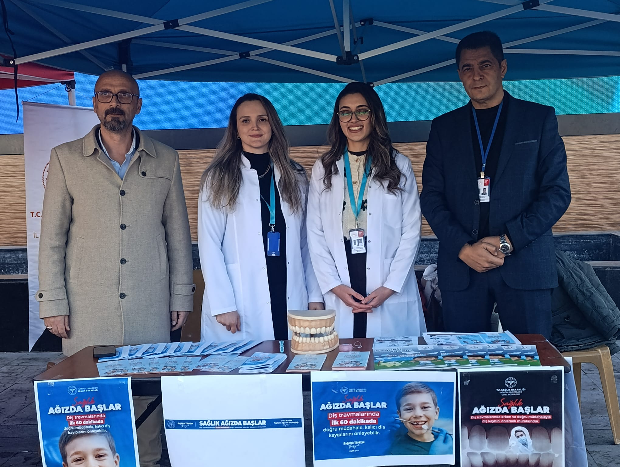 ERZİNCAN’DA AĞIZ VE DİŞ SAĞLIĞINI KORUMA HAFTASI: DÖRTYOL MEYDANI’NDA FARKINDALIK ETKİNLİĞİ