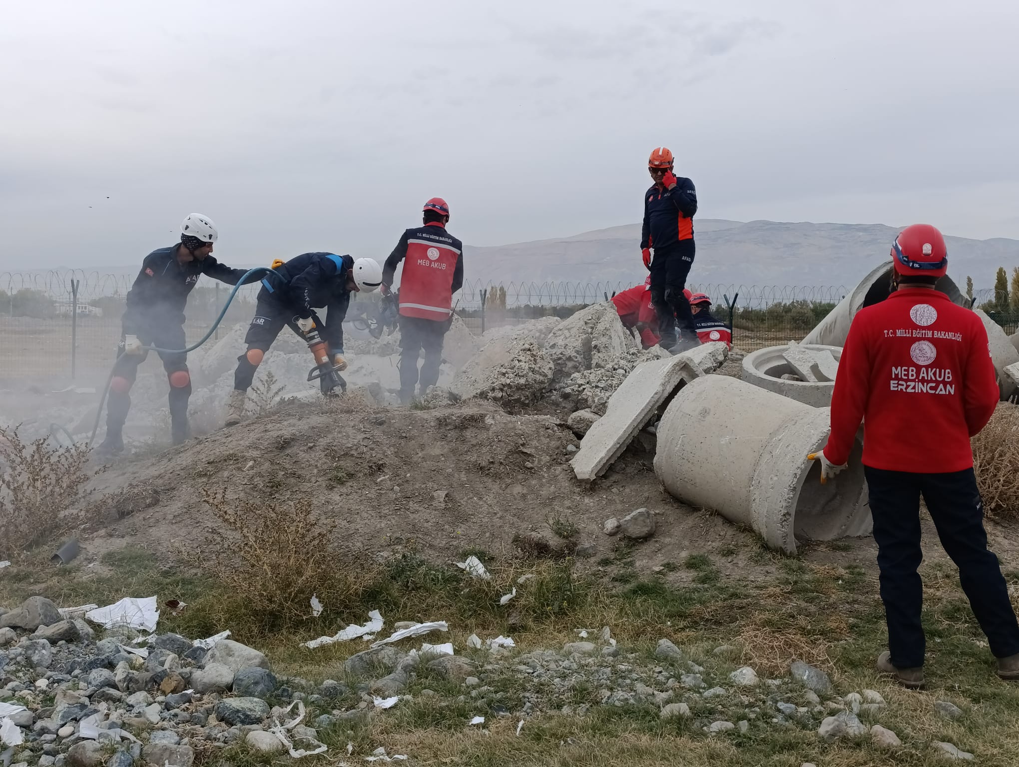 ERZİNCAN’DA GERÇEĞİNİ ARATMAYAN DEPREM TATBİKATI