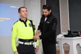 ERZİNCAN’DA TRAFİK EKİPLERİNE YENİ NESİL YAKA KAMERASI EĞİTİMİ