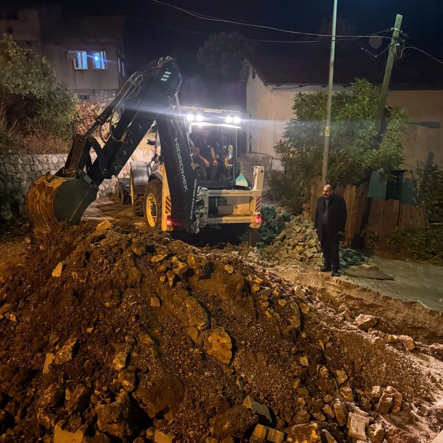 KEMALİYE BELEDİYESİ SU KAÇAĞINI NOKTA ATIŞIYLA TESPİT ETTİ