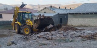 OTLUKBELİ BELEDİYESİ KÖY İÇİ TEMİZLİK VE ÇEVRE DÜZENLEME ÇALIŞMALARINI SÜRDÜRÜYOR