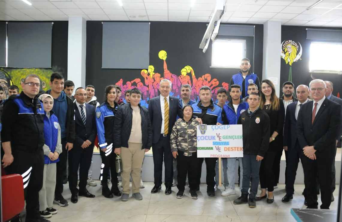 REKTÖR LEVENT, ÖZEL GEREKSİNİMLİ ÖĞRENCİLERLE BOWLİNG ETKİNLİĞİNDE BİR ARAYA GELDİ