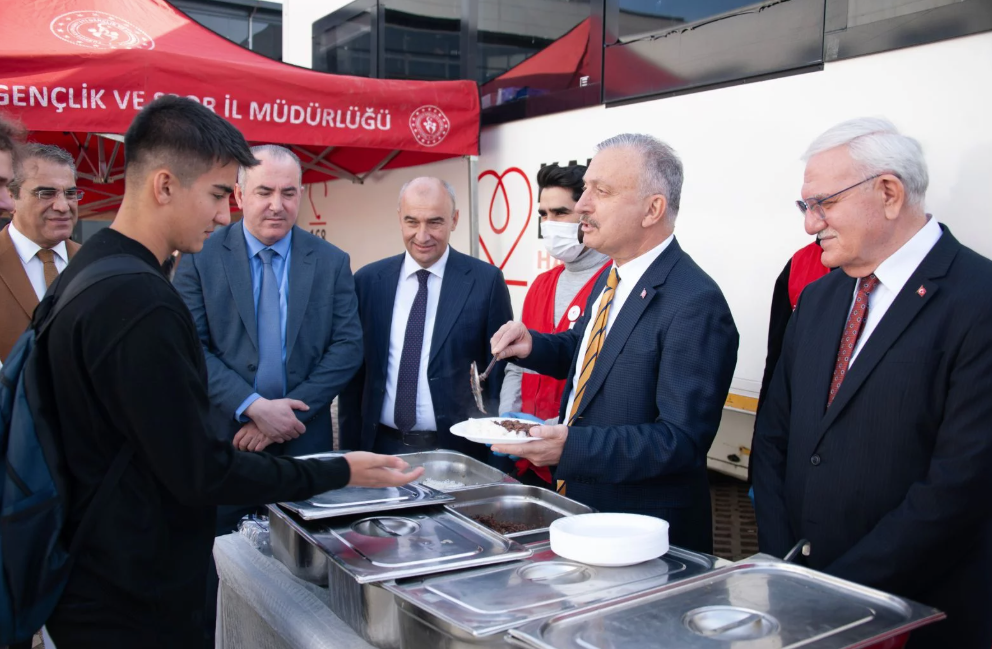 REKTÖR LEVENT’TEN KAN BAĞIŞ MERKEZİNE ZİYARET