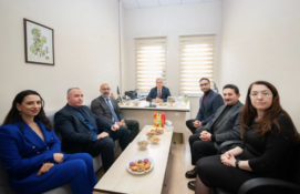 REKTÖRÜ PROF. DR. AKIN LEVENT’TEN ECZACILIK FAKÜLTESİNE TEBRİK ZİYARETİ