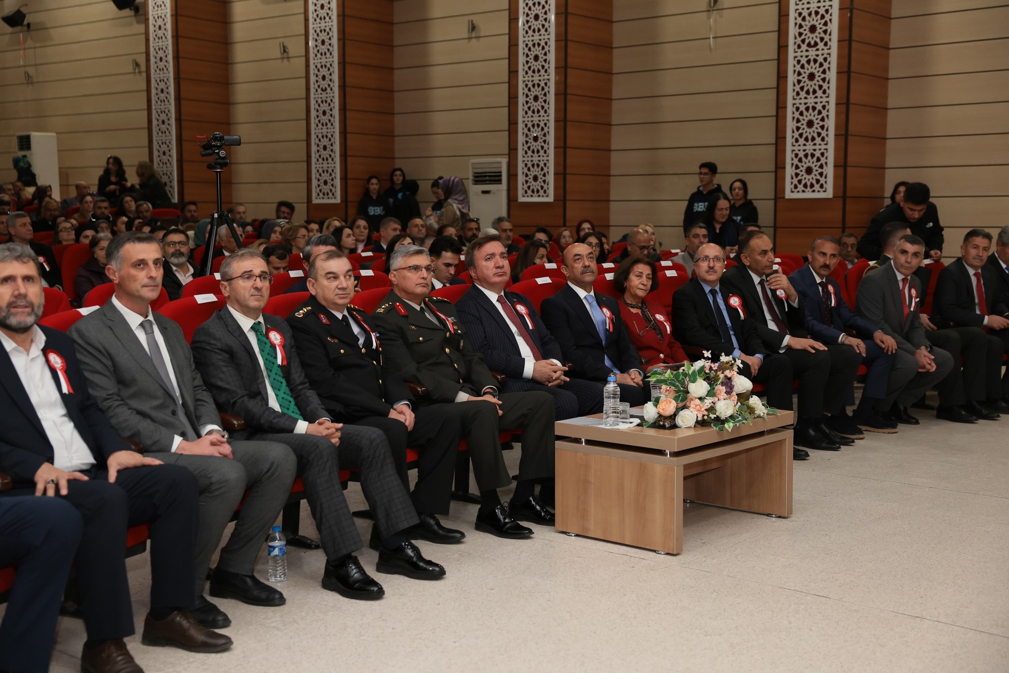 VALİ AYDOĞDU, 24 KASIM ÖĞRETMENLER GÜNÜ PROGRAMINA KATILDI