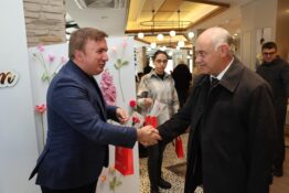 VALİ AYDOĞDU, 40 YILINI DOLDURAN ÖĞRETMENLERLE BİR ARAYA GELDİ