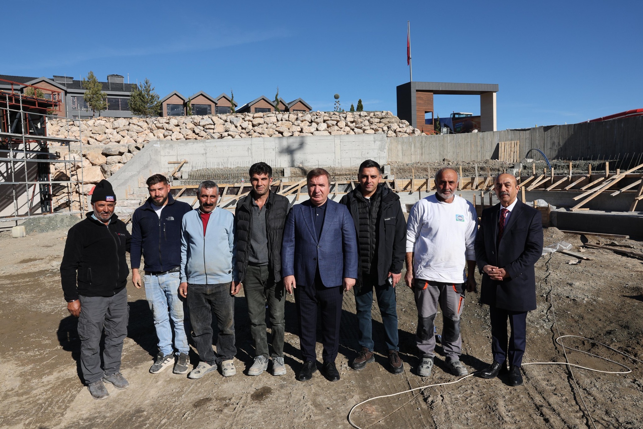 VALİ AYDOĞDU, ERGAN DAĞI KAYAK MERKEZİ ÇALIŞMALARINI YERİNDE İNCELEDİ