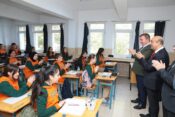 VALİ AYDOĞDU’DAN CUMHURİYET ORTAOKULUNA ZİYARET