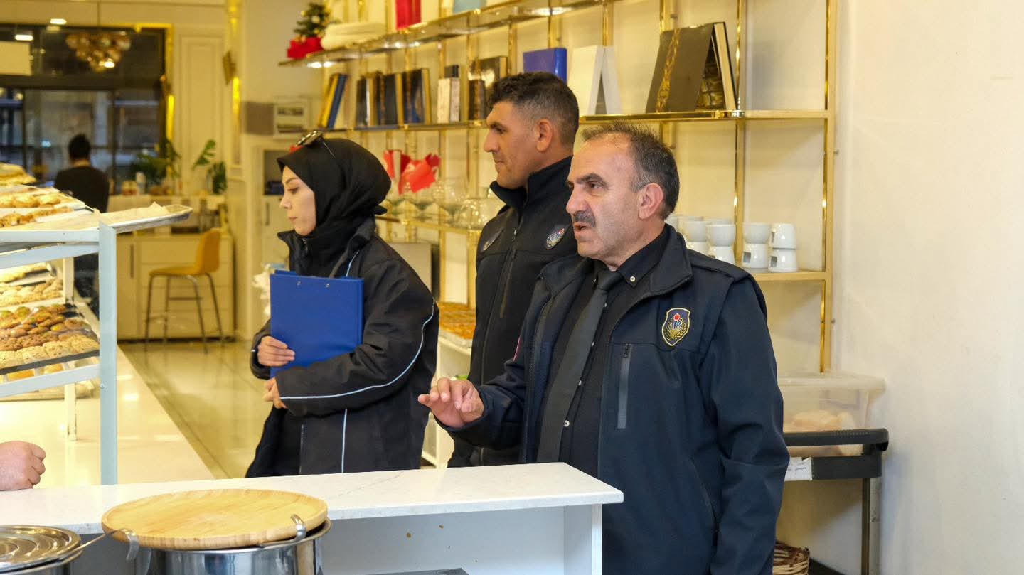 ZABITA EKİPLERİNDEN KAFETERYA VE TATLI ÜRETİM YERLERİNE SIKI DENETİM