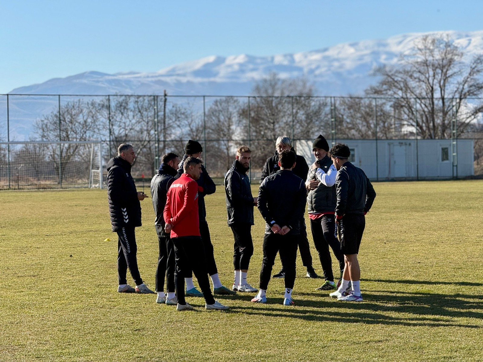 24 ERZİNCANSPOR, BAY HAFTASINDA VİTES YÜKSELTTİ: HEDEF ADANA’DAN PUANLA DÖNMEK