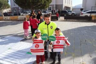 ÇAYIRLI’DA ÖĞRENCİLERE TRAFİK GÜVENLİĞİ EĞİTİMİ