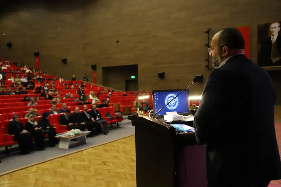 “DİL VE İŞGAL” SÖYLEŞİSİ ERZİNCAN BİNALİ YILDIRIM ÜNİVERSİTESİNDE YOĞUN İLGİ GÖRDÜ