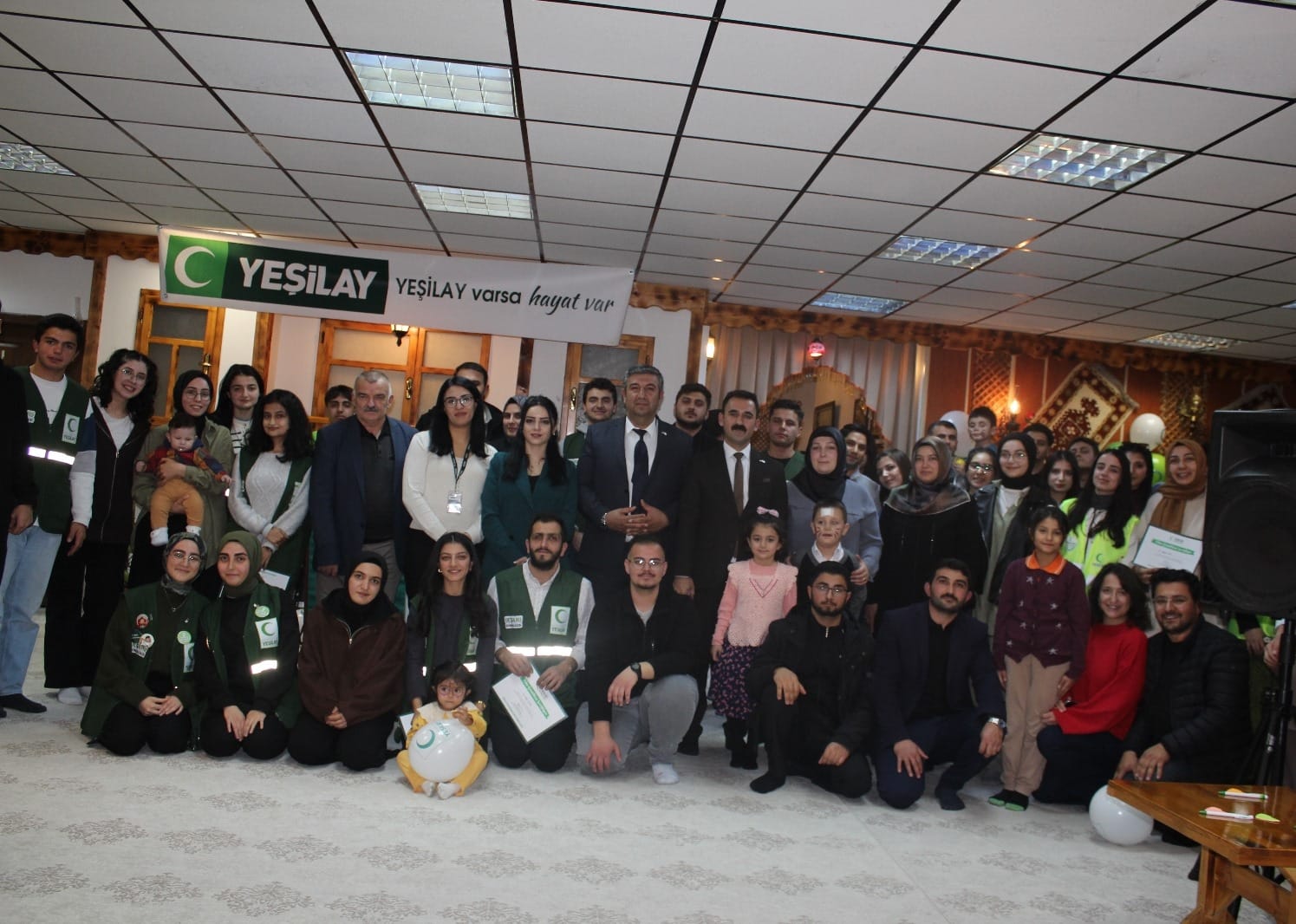 DÜNYA GÖNÜLLÜLER GÜNÜ’NDE YEŞİLAY GÖNÜLLÜLERİ BULUŞTU