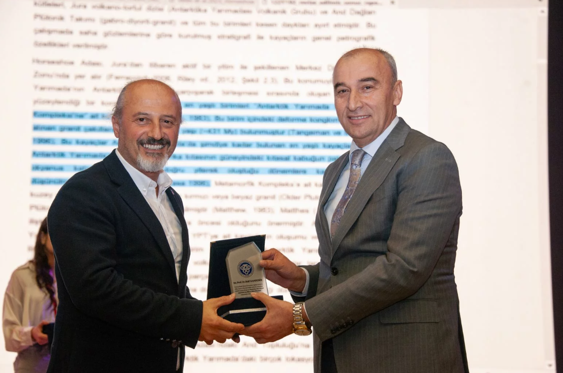 EBYÜ’DE “BEYAZ KITA, MAVİ GELECEK” SÖYLEŞİSİ GERÇEKLEŞTİRİLDİ