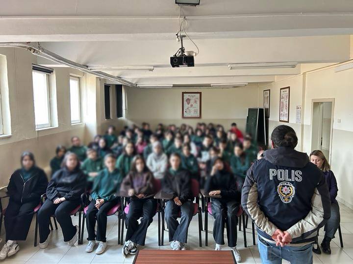ERZİNCAN’DA ÖĞRENCİLERE GÜVENLİK VE SİBER FARKINDALIK EĞİTİMİ