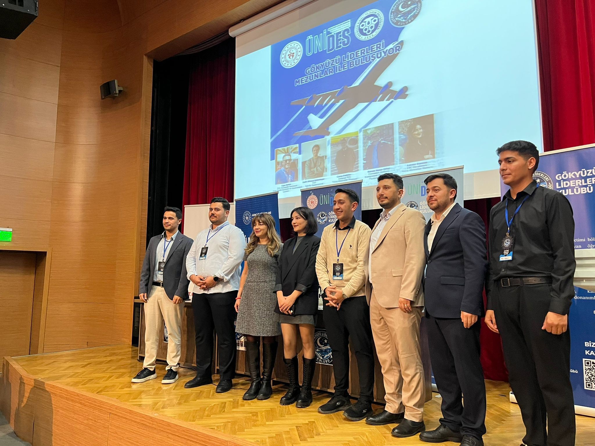 GÖKYÜZÜ LİDERLERİ MEZUNLARLA BULUŞTU