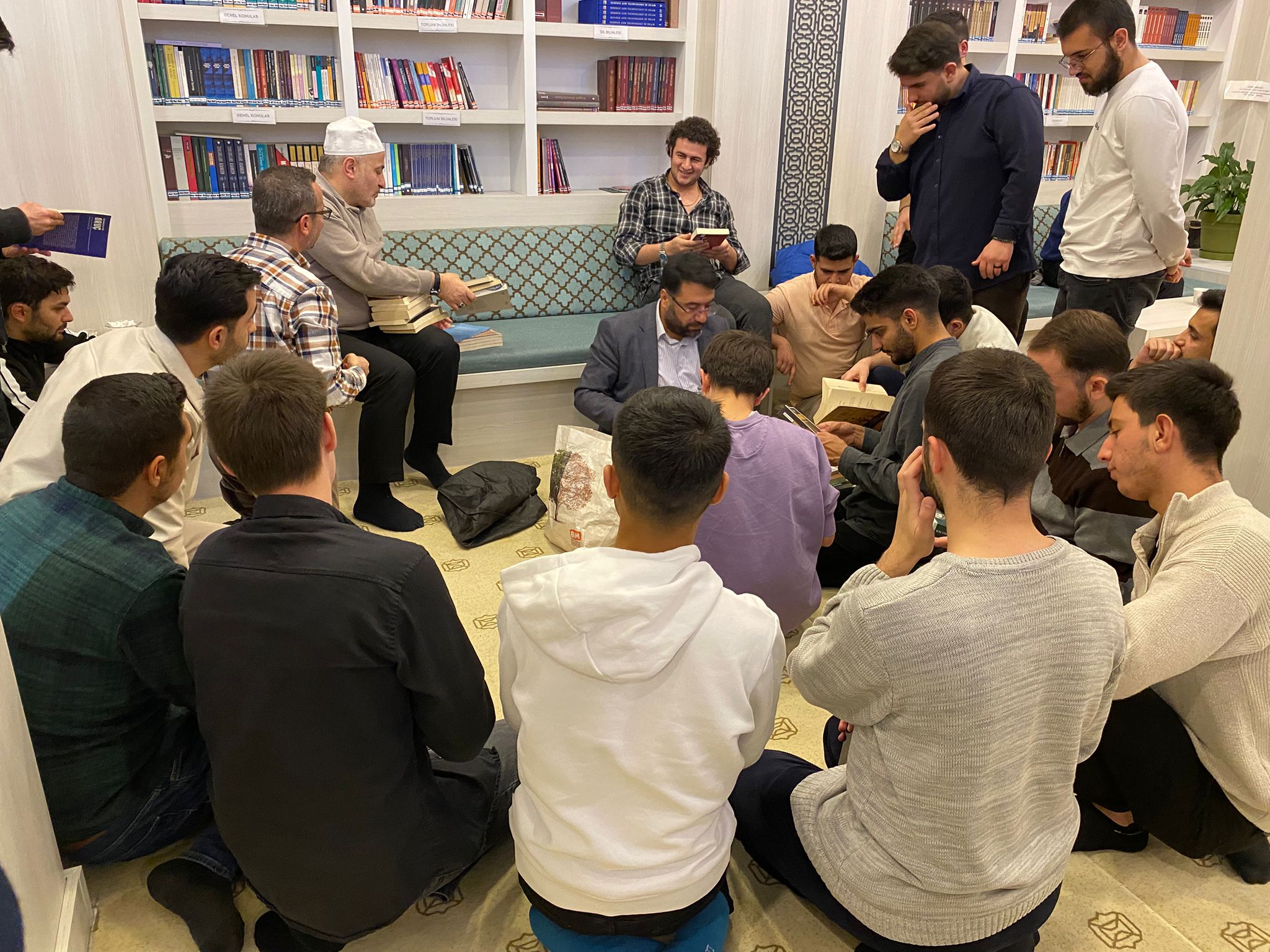 GSB YURDU ÖĞRENCİLERİ GÜLABİBEY’DE İFTAR SOFRASINDA BİR ARAYA GELDİ