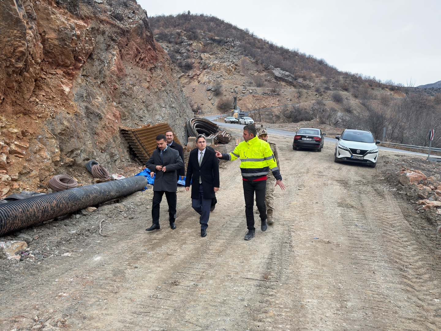 KAYMAKAM ARIKAN SAHADA İNCELEDİ: TÜNEL ÇALIŞMALARI PLANLANDIĞI GİBİ İLERLİYOR