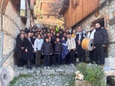 KEMALİYE’DE KÜLTÜR OKULLARDA YAŞATILIYOR