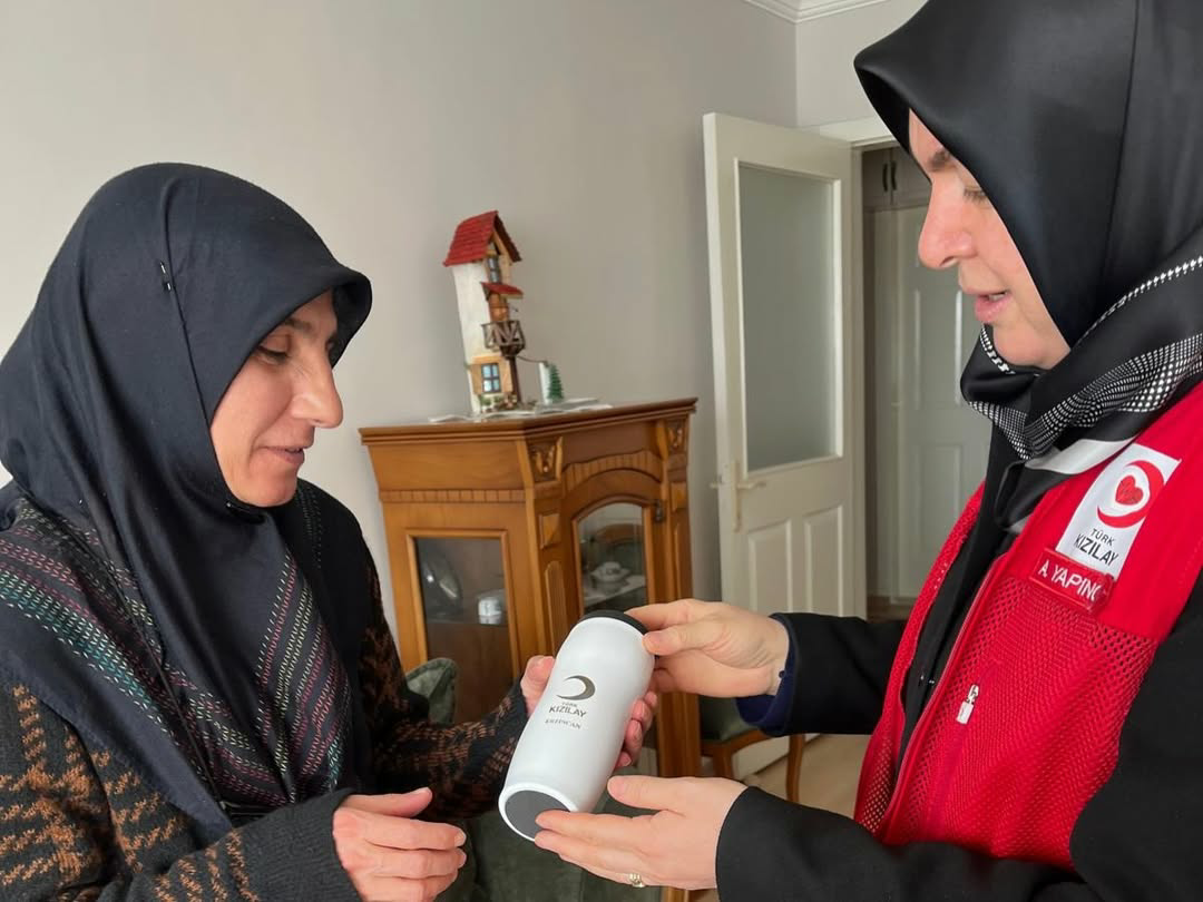 KIZILAY KADIN ERZİNCAN’DAN ŞEHİT AİLELERİNE ANLAMLI ZİYARET
