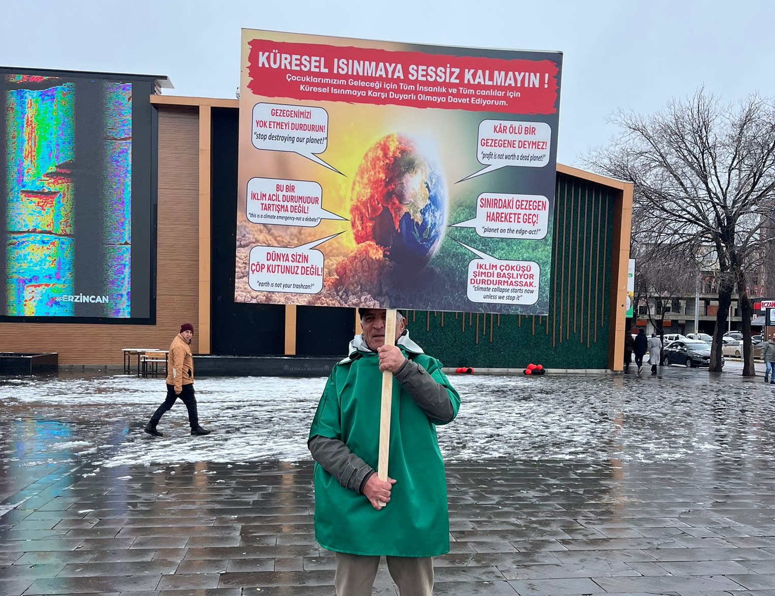 Karlı Havada Küresel Isınmaya Dikkat Çekti