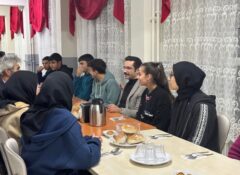 Refahiye Kaymakamı Köroğlu Öğrencilerle Aynı Sofrada Buluştu