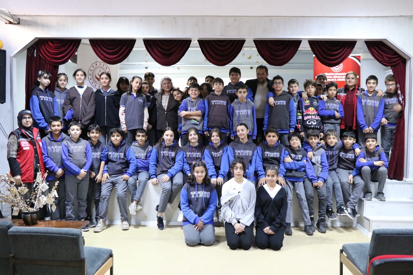 ŞEHİT YAKINLARI ÖĞRENCİLERLE VATAN SEVGİSİNİ PAYLAŞTI