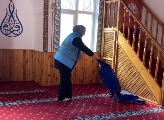 TERZİ BABA YURDU ÖĞRENCİLERİNDEN ÖRNEK DAVRANIŞ: CAMİ TEMİZLİĞİ YAPILDI