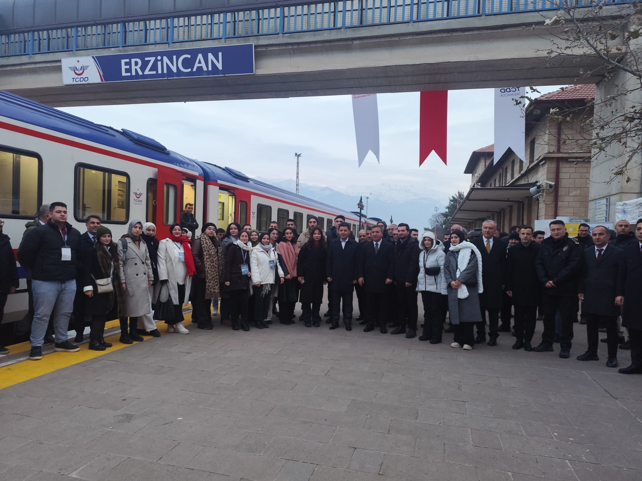 Turistik Doğu Ekspresi Erzincan’da Protokolle Karşılandı